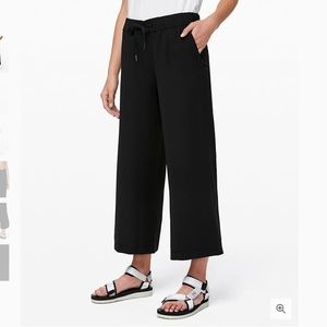 Lululemon on the fly 7/8 wide leg pant